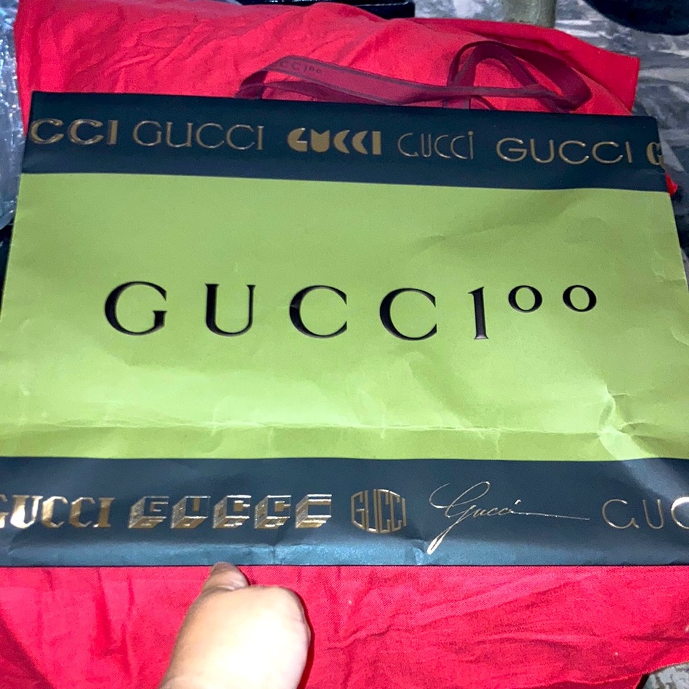 Gucci Large shopping bag. Small wrinkle in bottom right of bag (shown in photo)